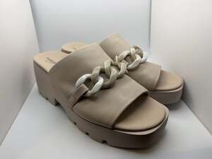 Naked Feet Iso Platform Sandals Size 8.5M Beige Leather Chain